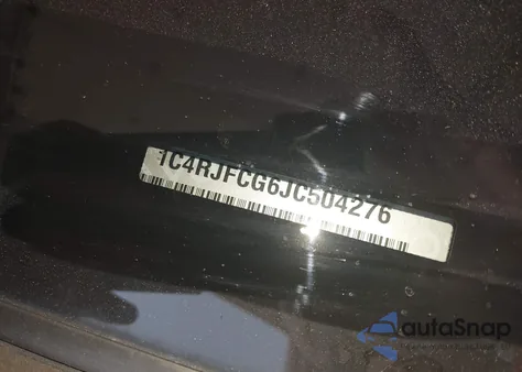 2018 Jeep Grand Cherokee Overland 4X4 z USA, uszkodzony, nr VIN 1C4RJFCG6JC504276